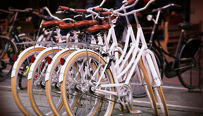 riding bicicles in the city